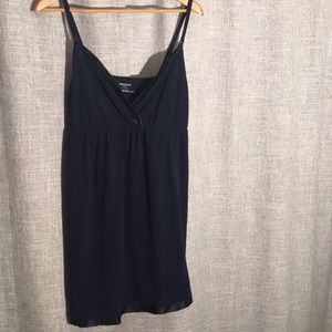 Motherhood Maternity nursing gown. (L)